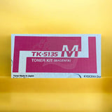 "Originální toner Kyocera TK-5135 Magenta 1T02PABNL0 pro TASKAlfa 260-266 NOVÉ OVP^